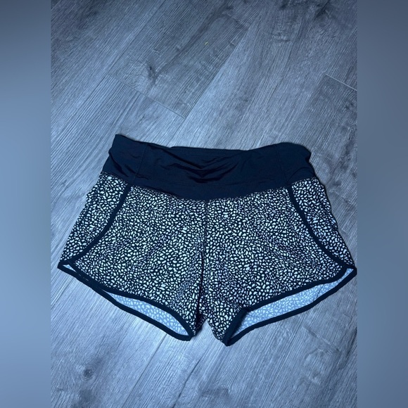 LULULEMON Run Times Shorts 4" Miss Mosaic Black / Black size 6 - Picture 2 of 3